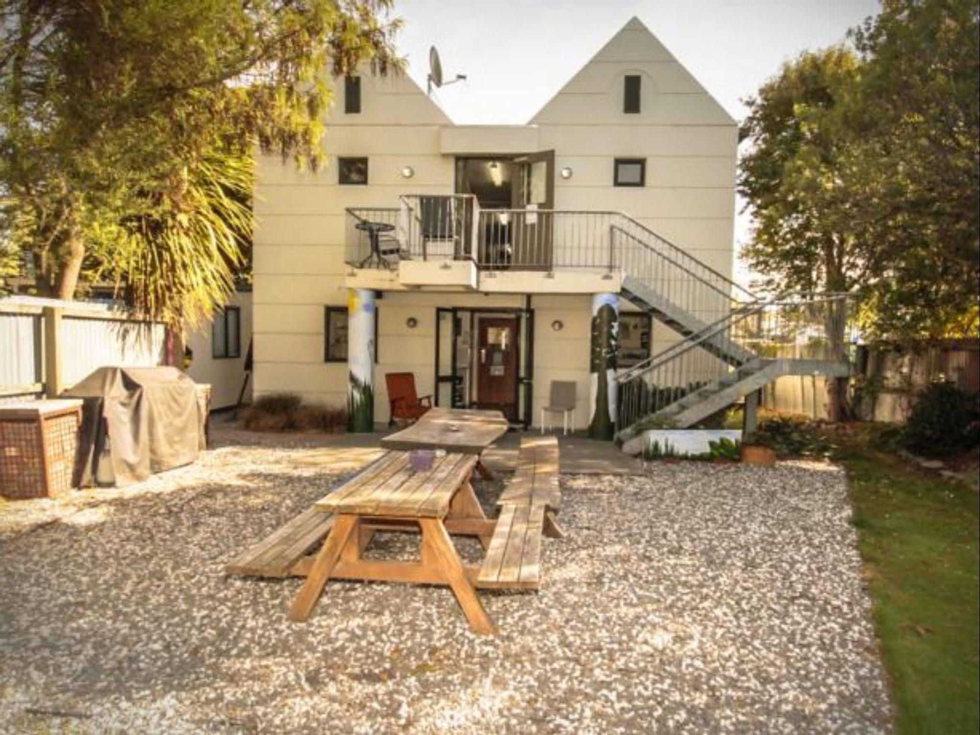 Around The World Backpackers Hostel Christchurch Exterior photo